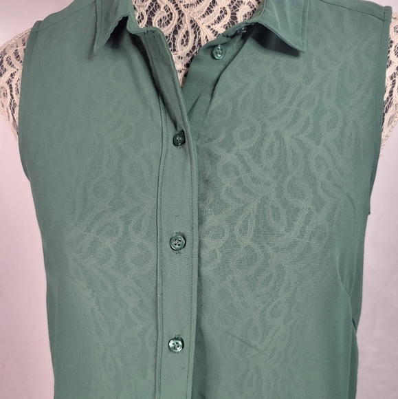 ✨️Sheer Green Button Up Tank Top - Picture 3 of 5